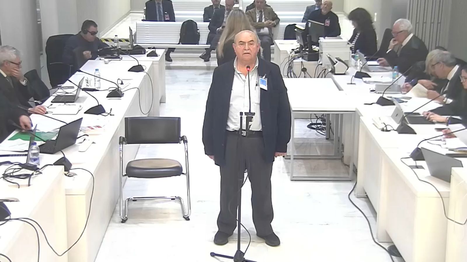 L’excap de la secció de blanqueig de capitals i anticorrupció de la UDEF, José Manuel Álvarez Luna, este dilluns a l’Audiència Nacional en el juí del cas Kitchen