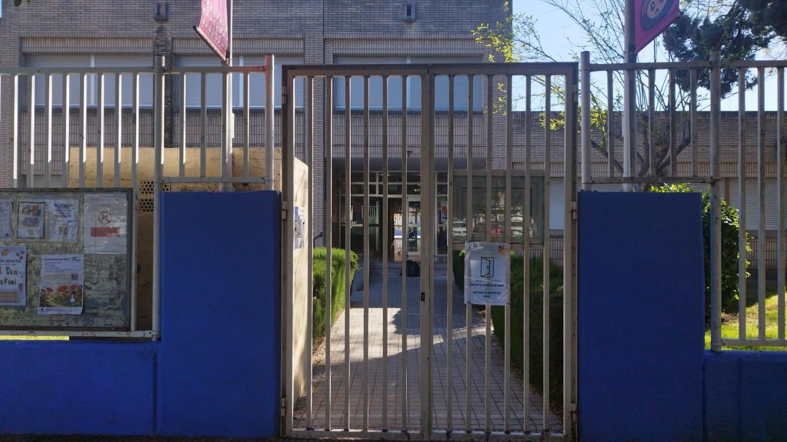 Façana del CEIP 9 d'octubre, a Tavernes Blanques