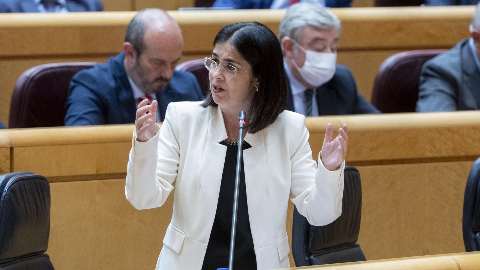 La ministra de Sanitat, Carolina Darias, intervé en una sessió de control al govern al Senat