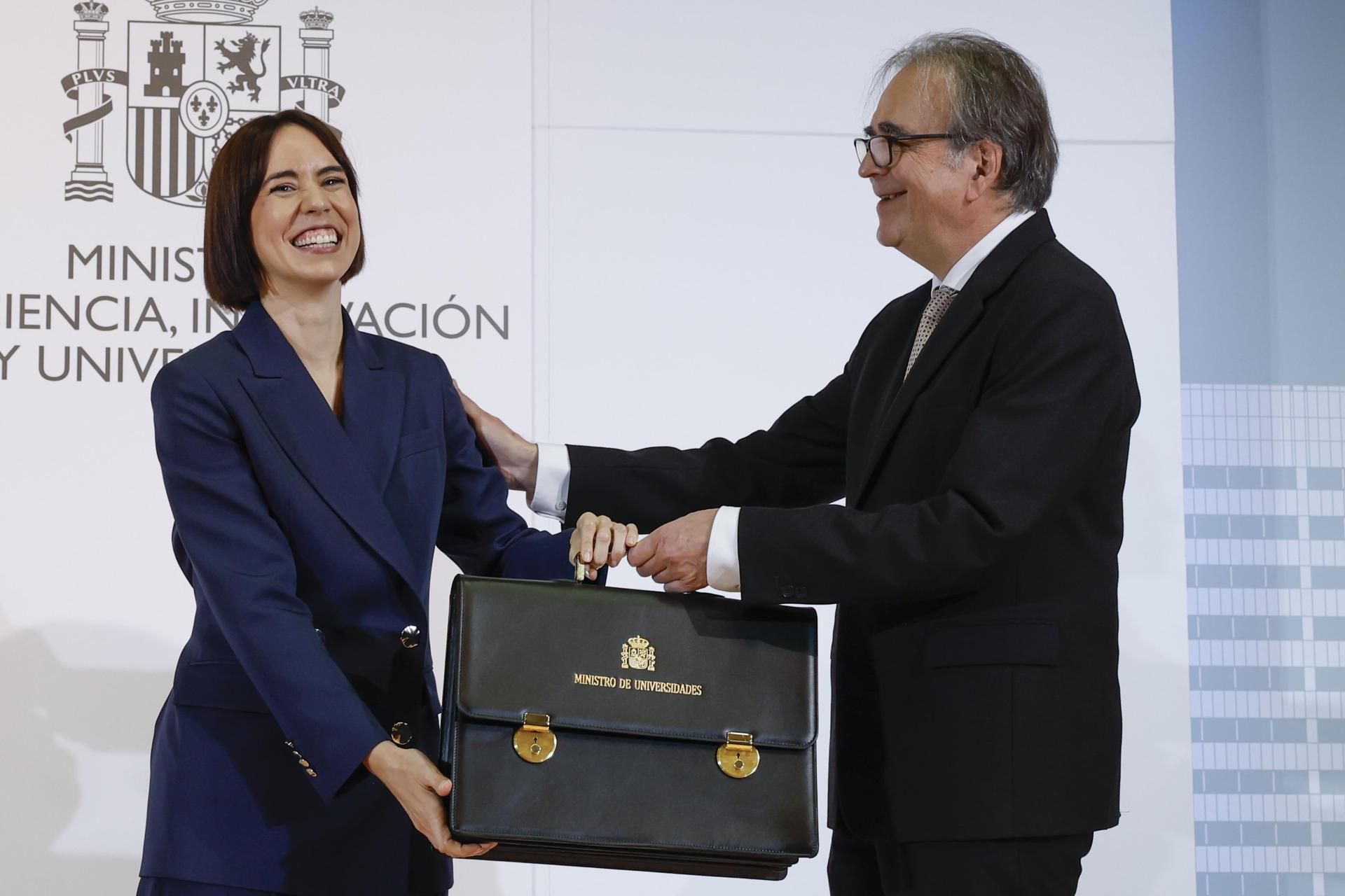 La ministra de Ciència i Universitats, Diana Morant, rep la cartera del ja exministre Joan Subirats La ministra de Ciència i Universitats, Diana Morant, rep la cartera del ja exministre Joan Subirats