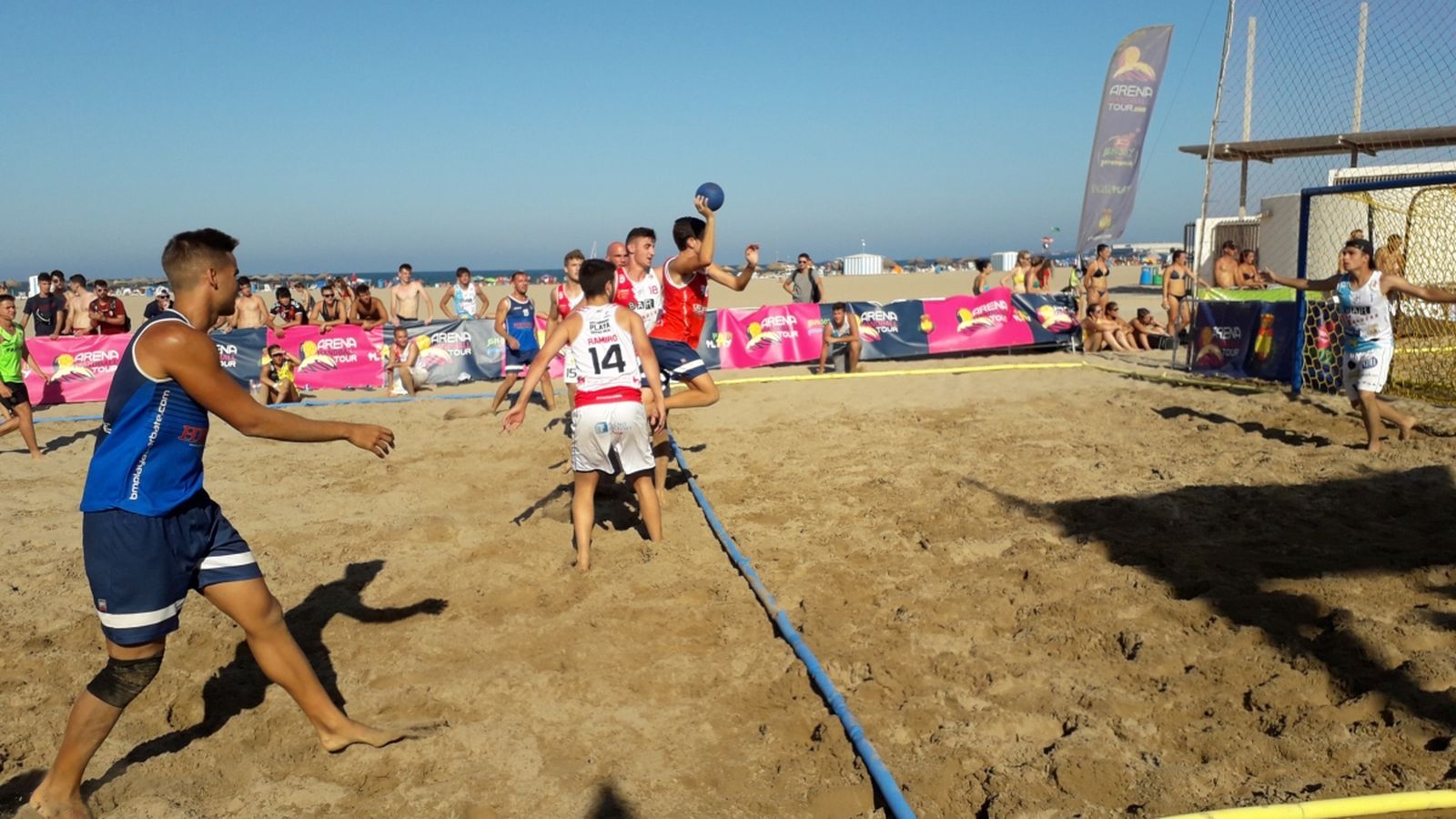 Handbol a la platja del Cabanyal.