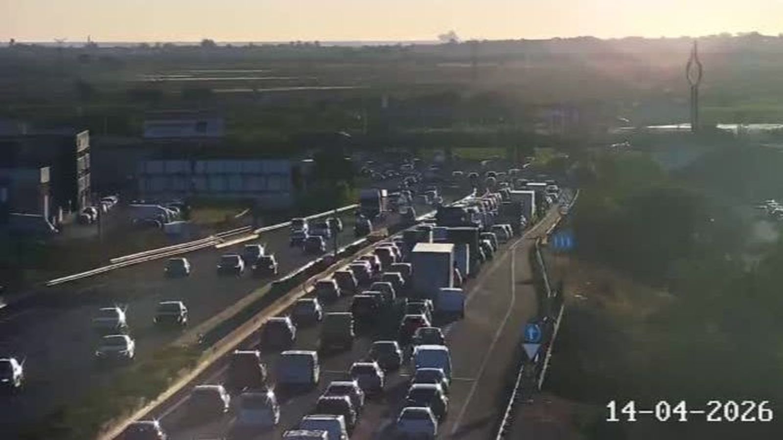 La retenció de la Pista de Silla, a l'altura de Beniparrell, dificultava la incorporació dels vehicles procedents de Silla