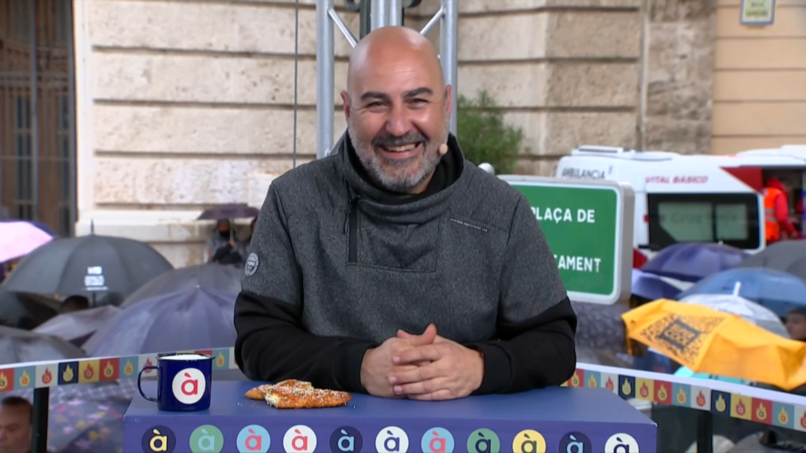 Oscar Tramoyeres en el set d'À Punt de la mascletà