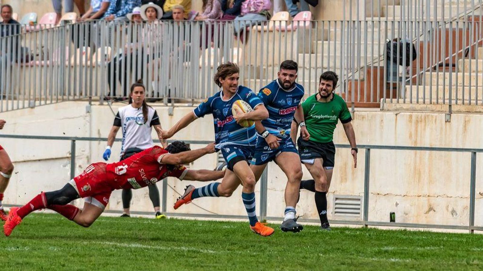 Un jugador de la Vila, en acció