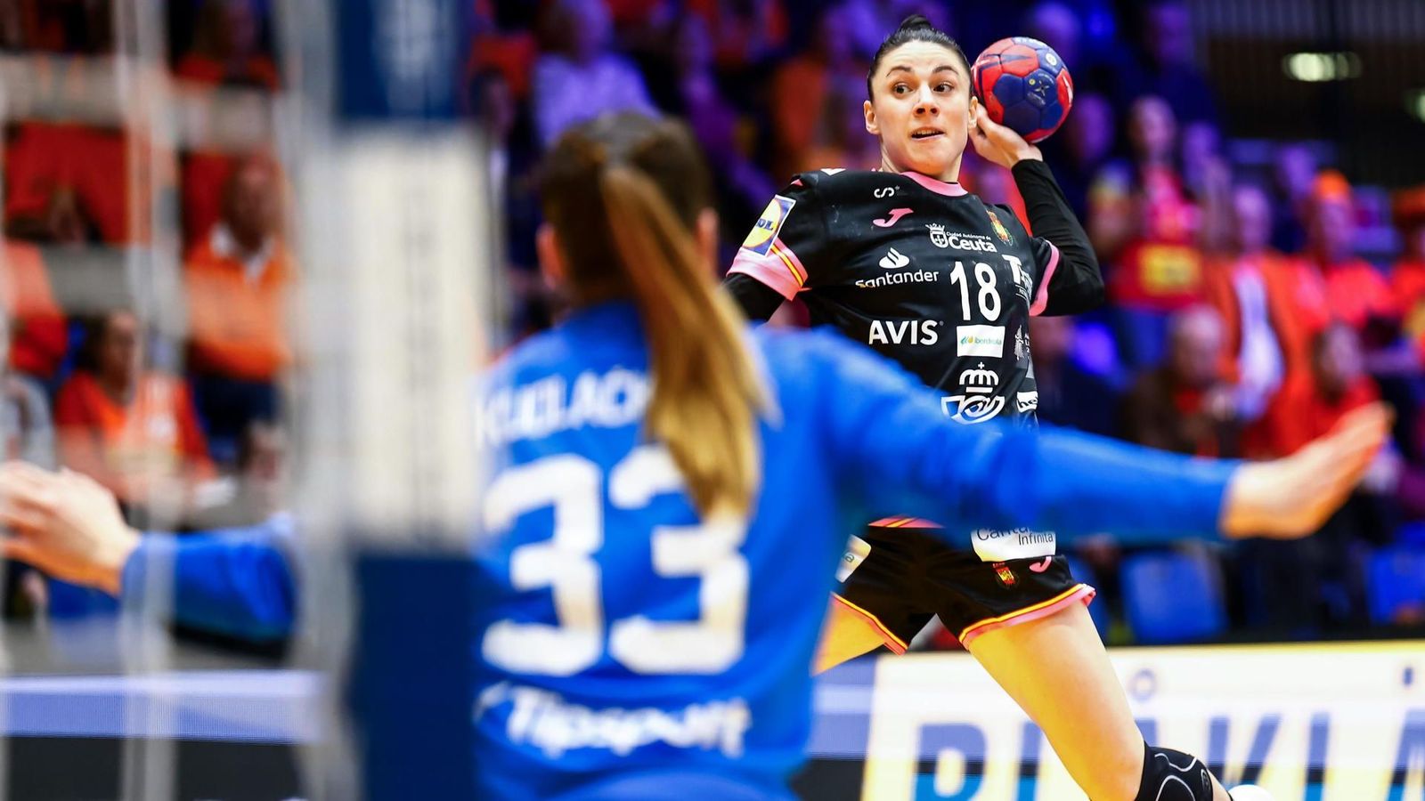 Maitane Etxeberria, en una acció del partit