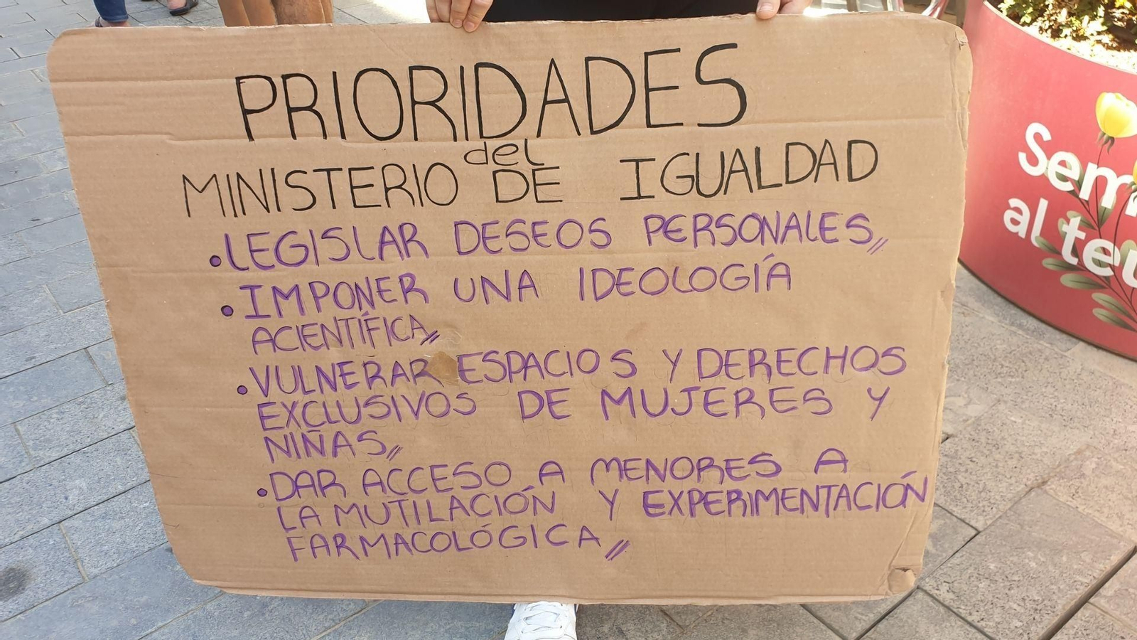 Pancarta a la concentració de Sant Vicent del Raspeig