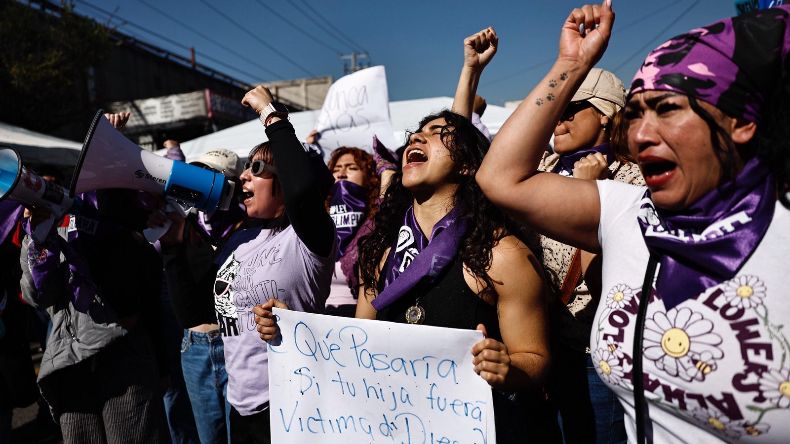 Dones protesten en l'entrada del Reclusorio Orient, a la Ciutat de Mèxic