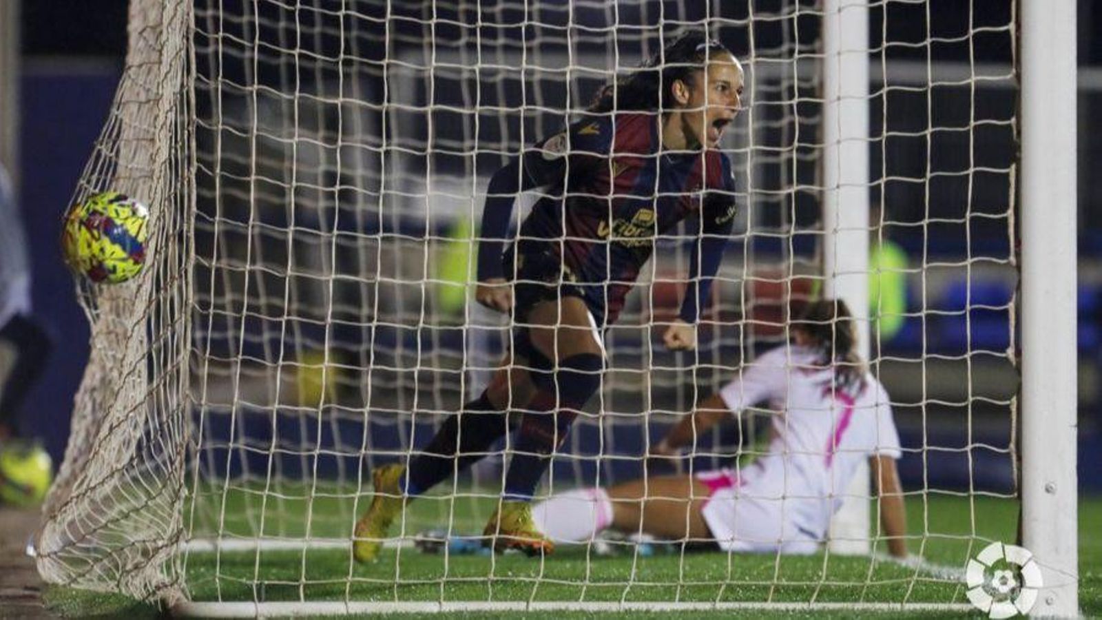 Casado celebra el gol