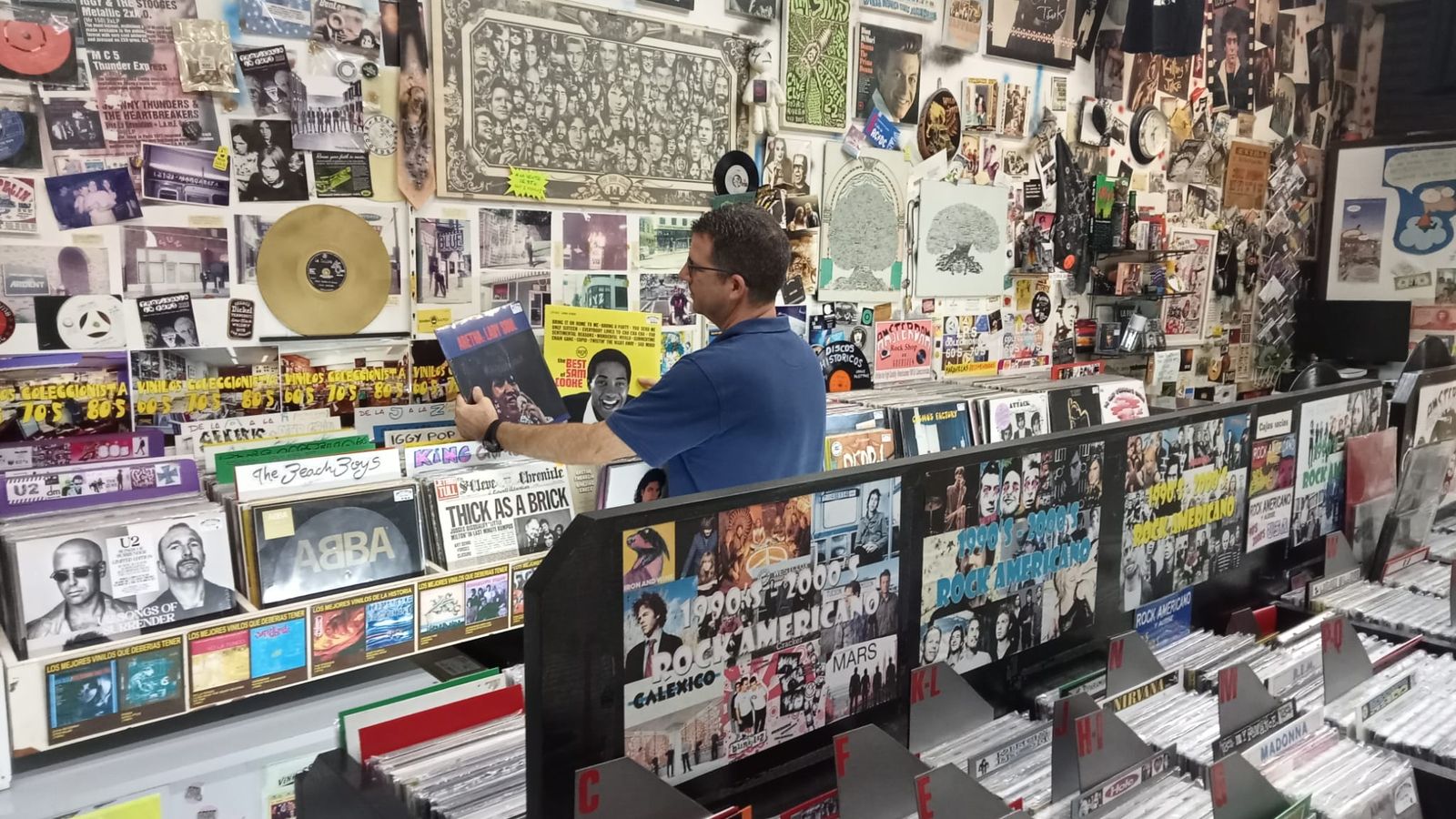 26.09.2023 | Discos Amsterdam: quatre dècades de venta de vinils que han marcat panorama musical