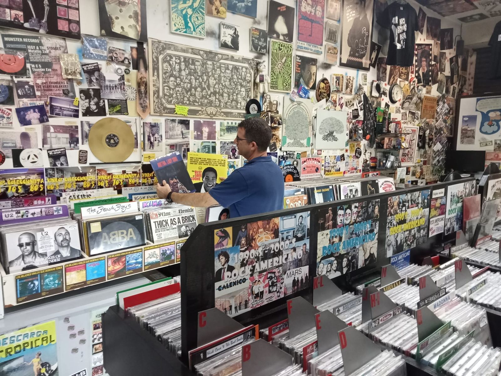 26.09.2023 | Discos Amsterdam: quatre dècades de venta de vinils que han marcat panorama musical