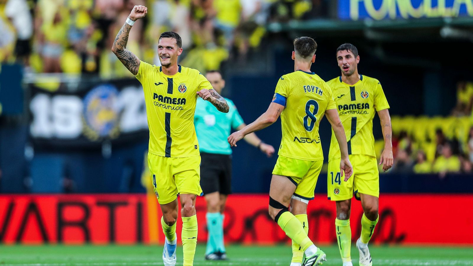 Els jugadors del Villarreal celebren un gol
