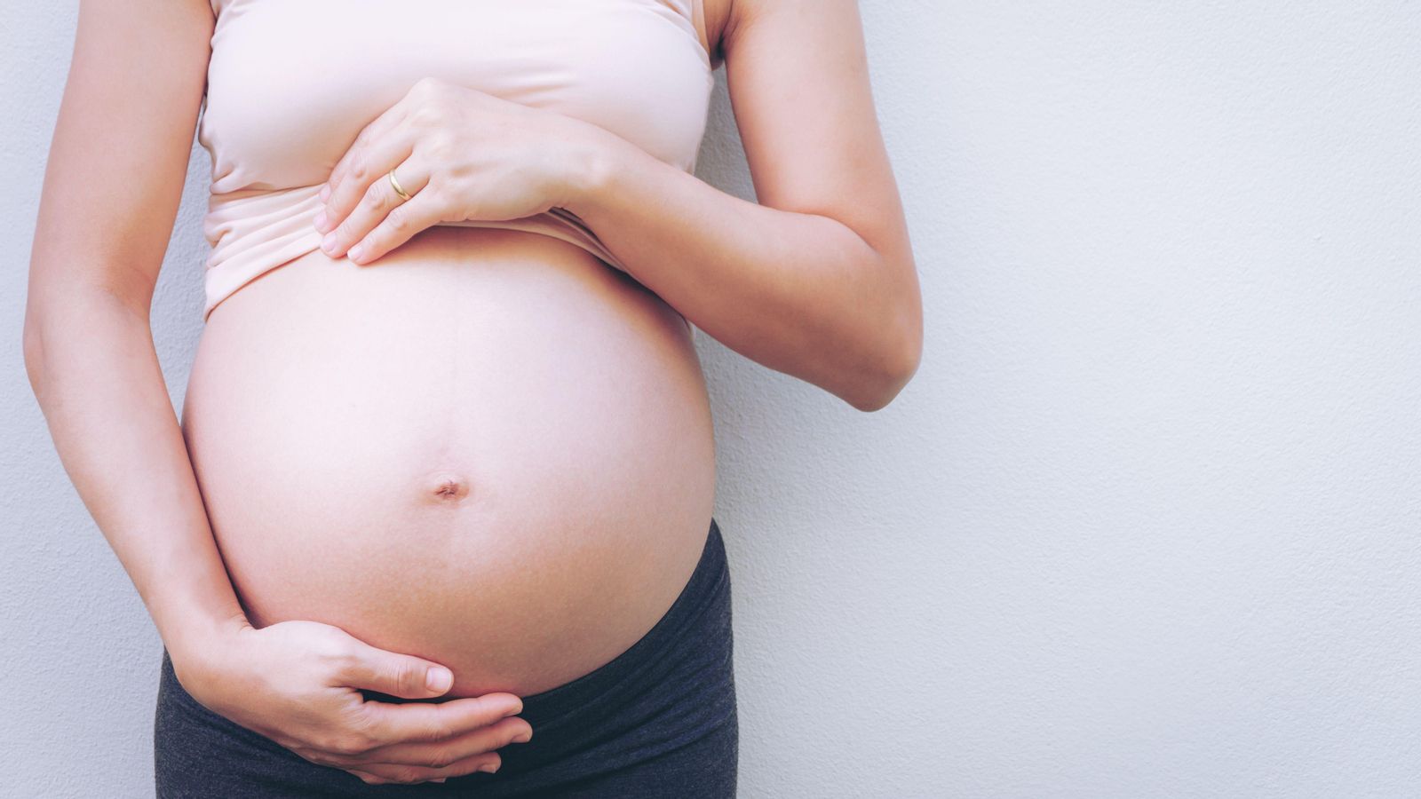 Imatge d'arxiu d'una dona embarasada