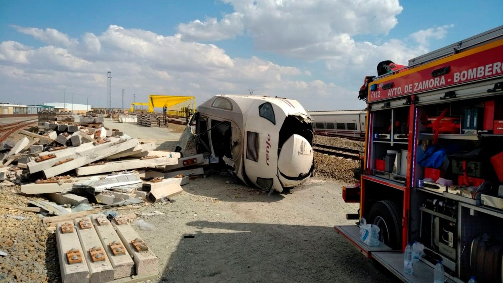 Lloc on la locomotora d'un tren Alvia ha descarrilat al seu pas per la localitat zamorana de Hiniesta