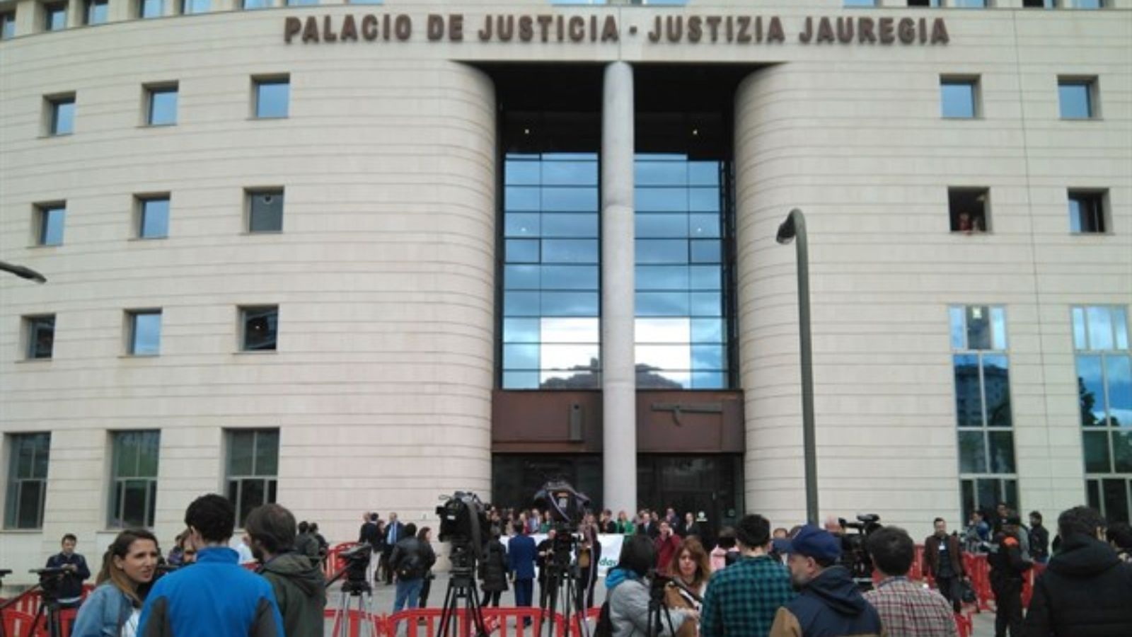 Els cinc condemants en primera instància per un delicte d'abús sexual estan en presó preventiva des de fa dos anys