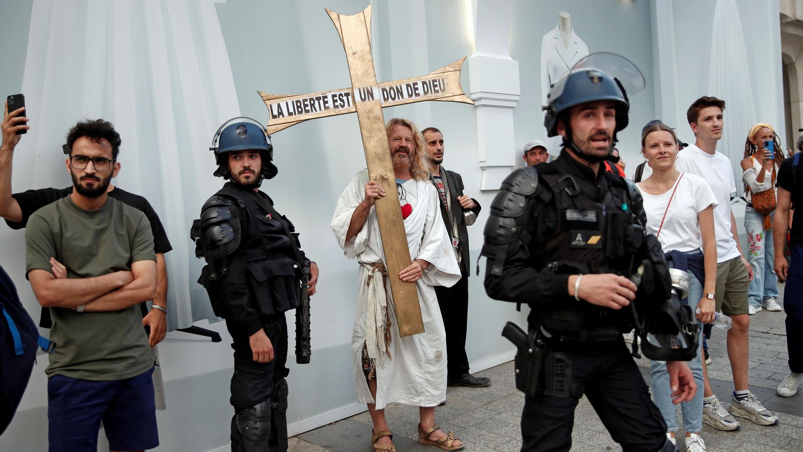 Manifestació de negacionistes a París dissabte passat