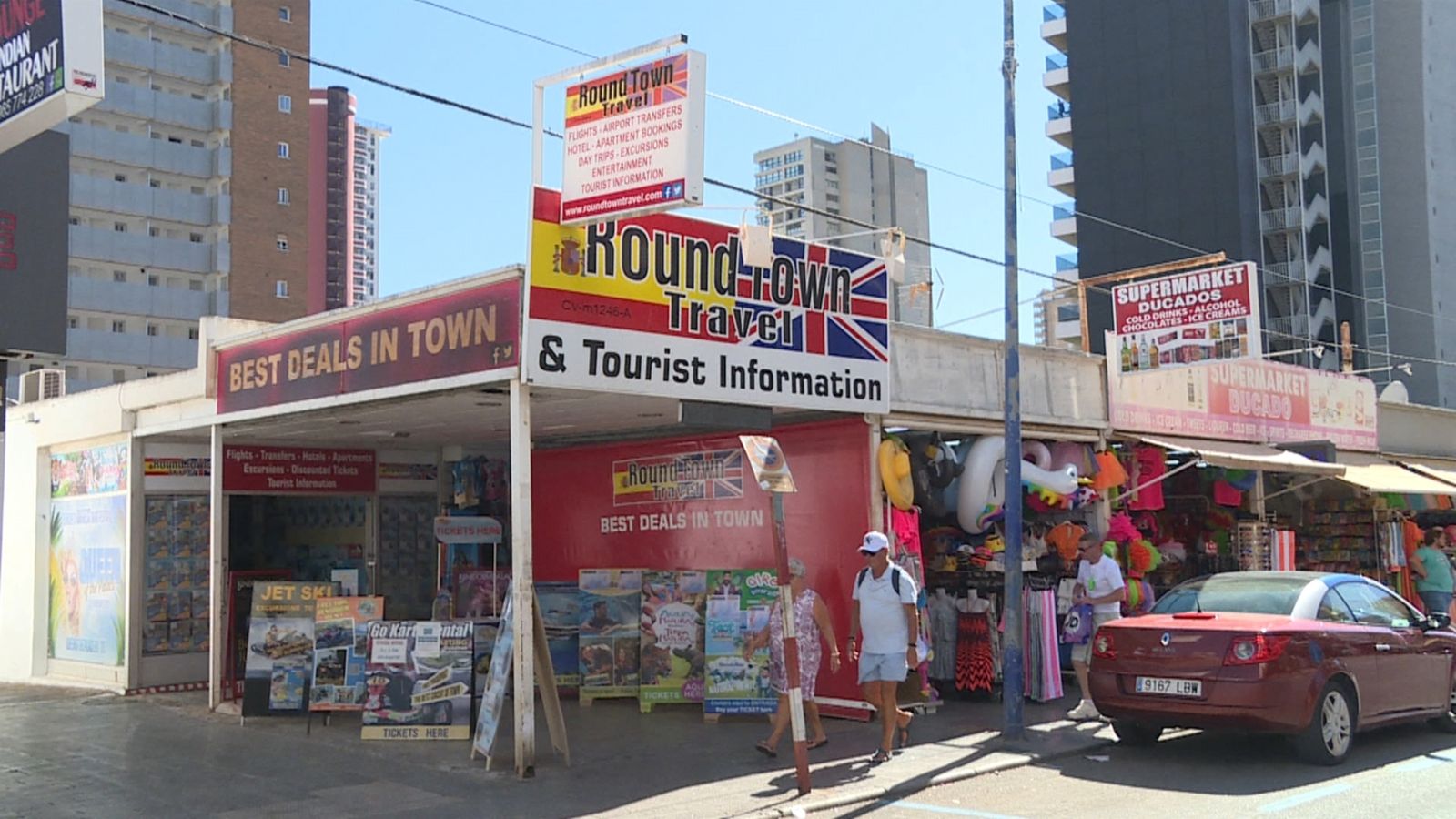 Un carrer de Benidorm amb começos britànics