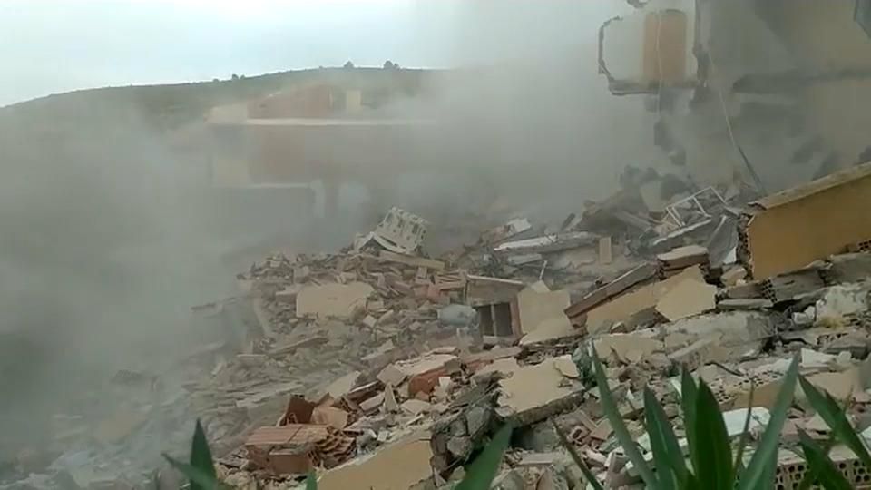 S’assolaren 18 dels 55 apartaments de l'edifici de la urbanització Font Nova de Peníscola S’assolaren 18 dels 55 apartaments de l'edifici de la urbanització Font Nova de Peníscola