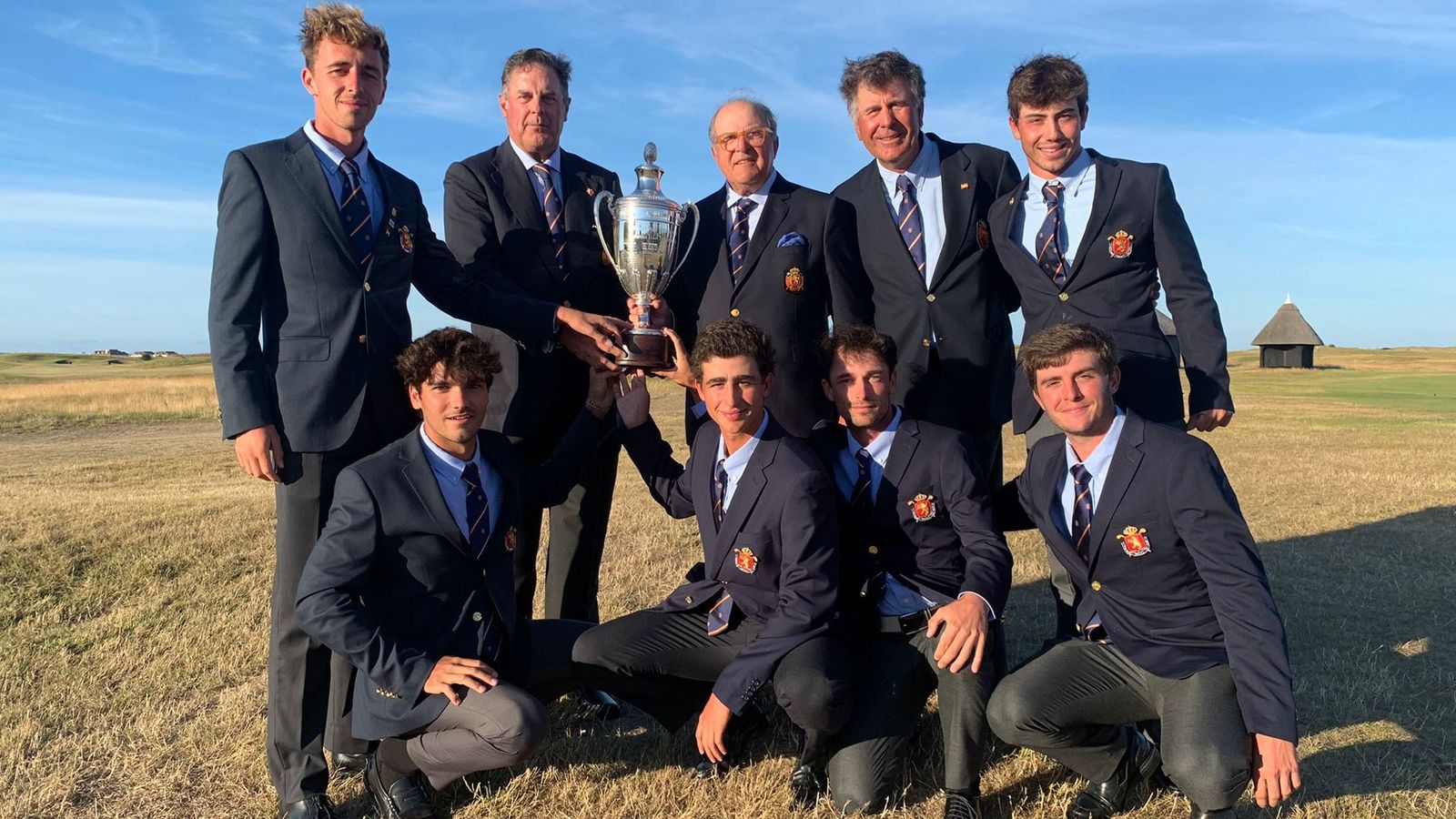 L'equip espanyol, amb el trofeu de campió