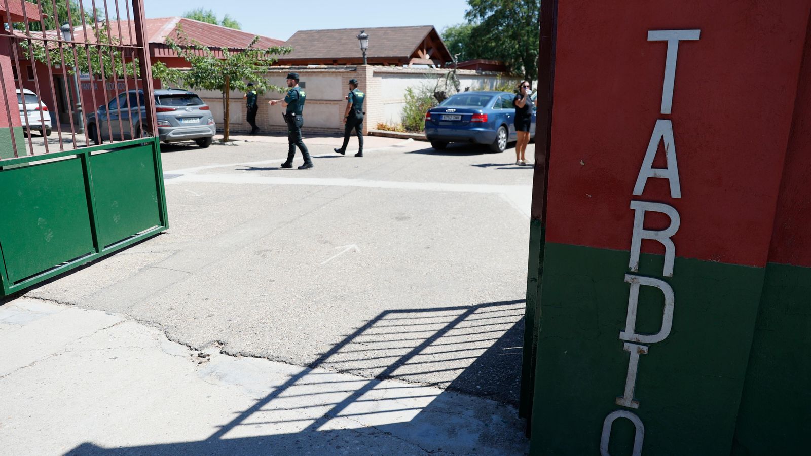 Les portes del poliesportiu de Mocejón, on va ser assassinat Mateo