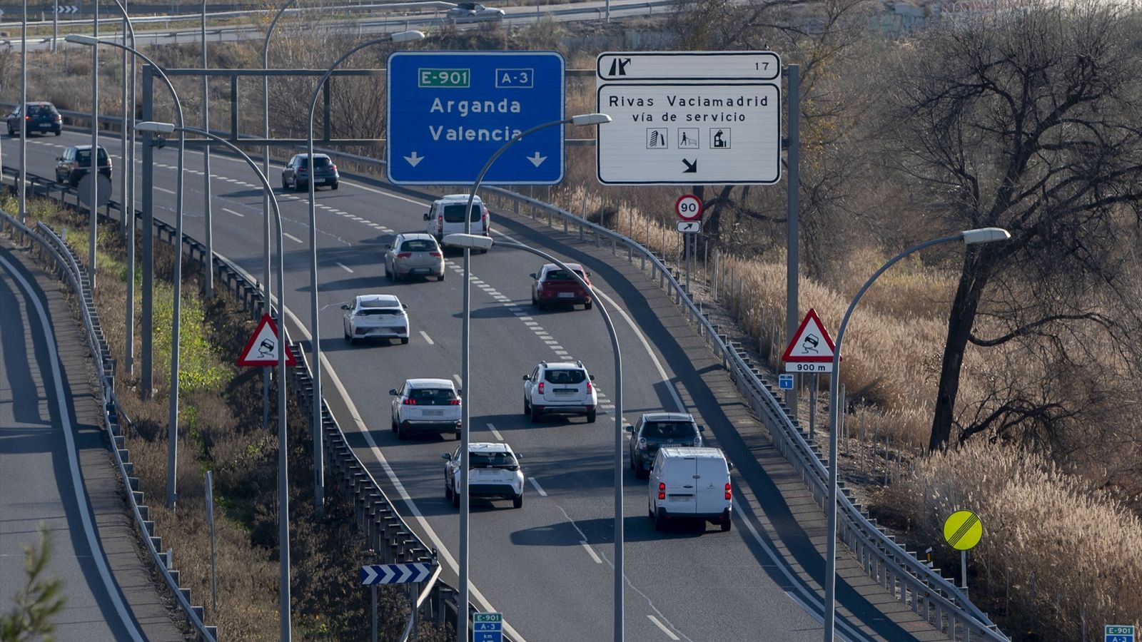 Imatge d'arxiu de trànsit eixint de Madrid cap a València