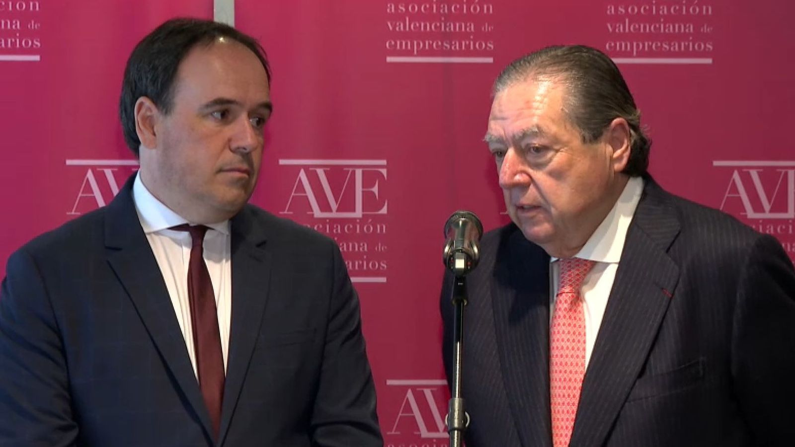 D'esquerra a dreta, el president Juanfran Pérez i el líder d'AVE, Vicente Boluda