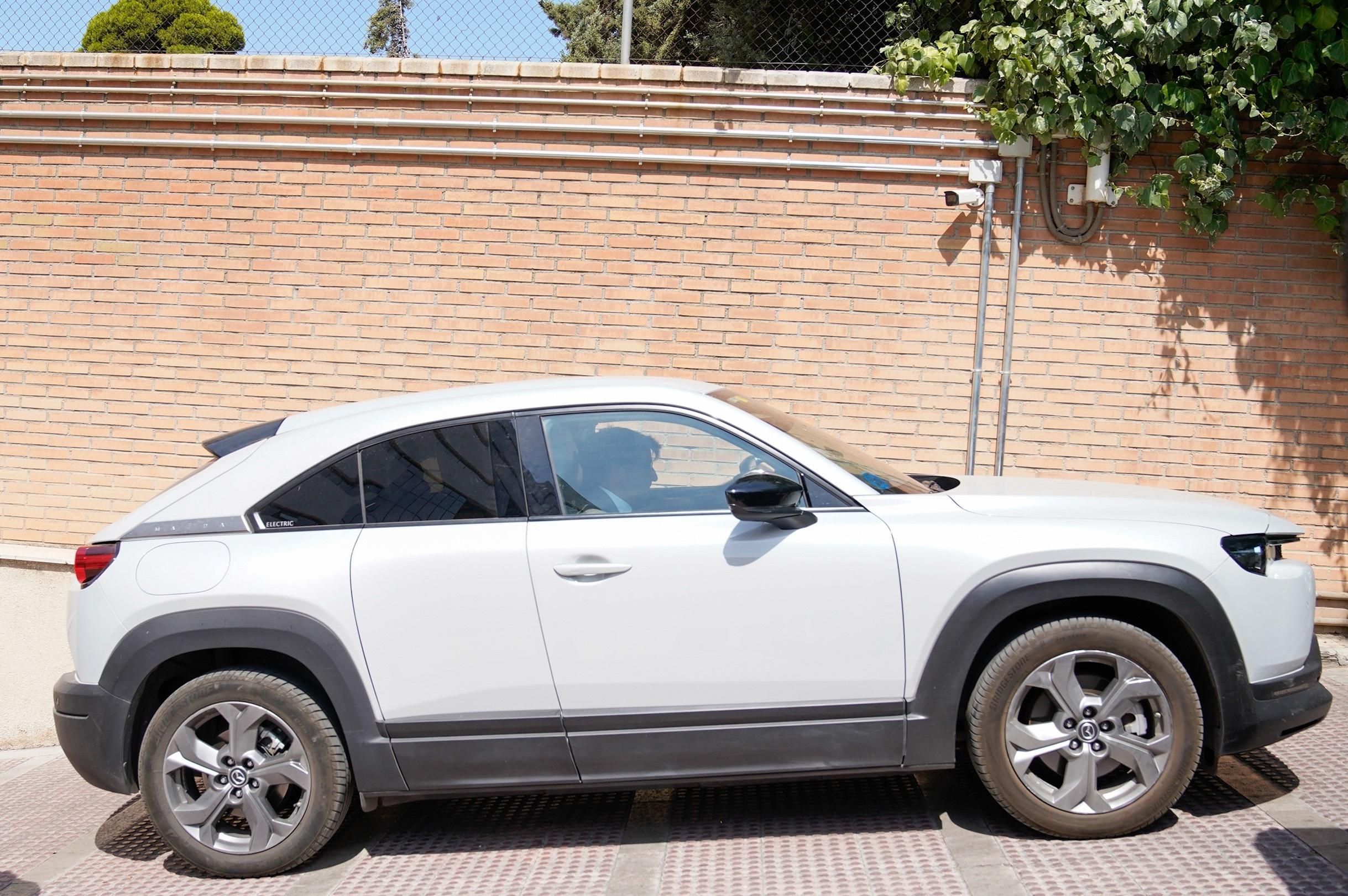 El vehicle d'Arcuri, este divendres, quan abandonava els jutjats El vehicle d'Arcuri, este divendres, quan abandonava els jutjats