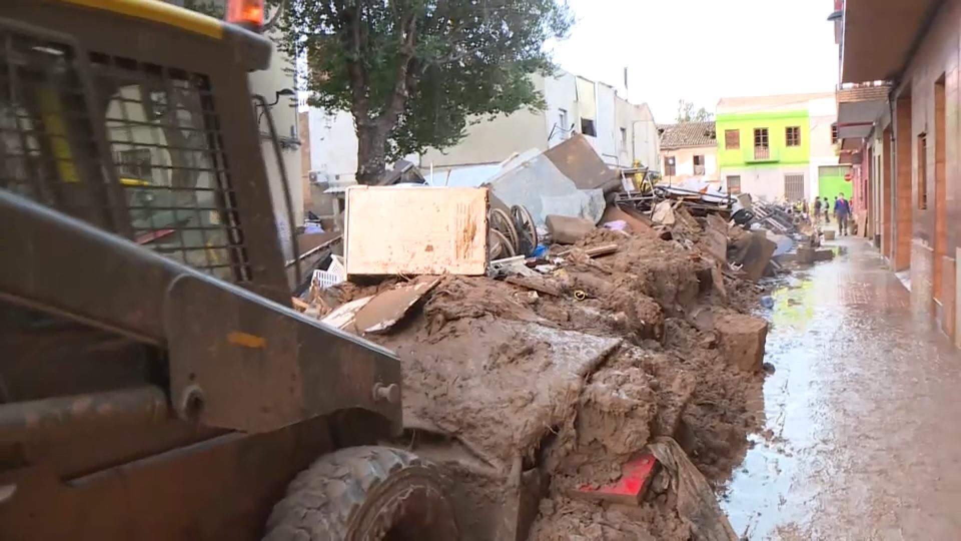 Algemesí Solidari denuncia l'estat del barri del Raval nou mesos després de la dana