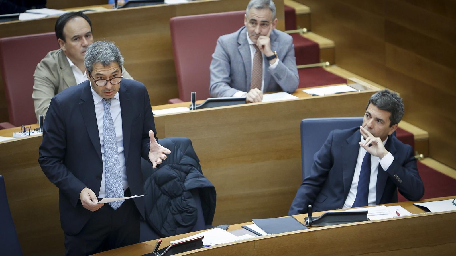 El vicepresident Vicente Barrera i el president, Carlos Mazón, aquest dijous en les Corts