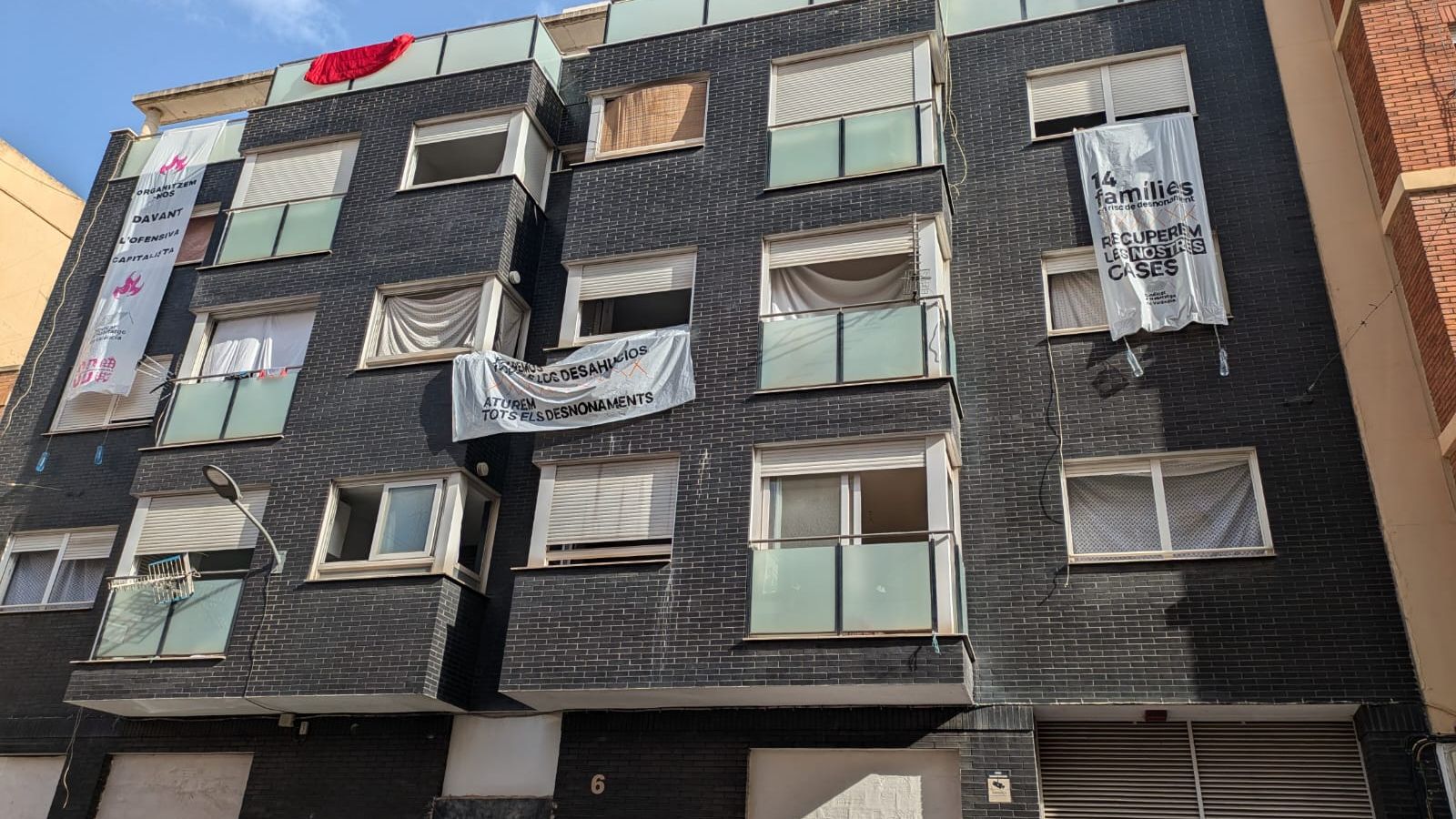 Bloc de vivendes "alliberat" pel Sindicat d'Habitatge de València