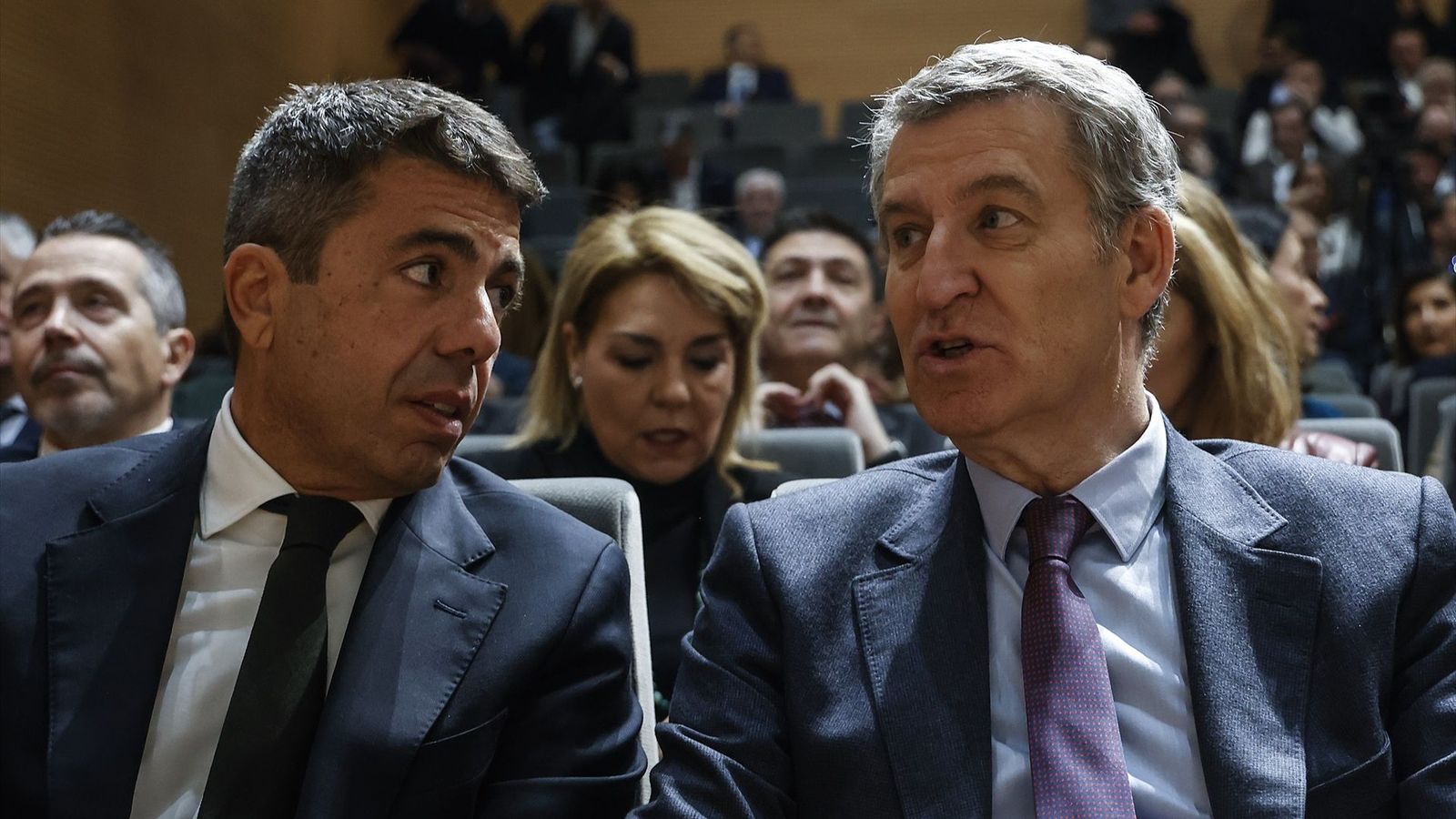 Feijóo i Mazón, en una trobada a la seu de la CEV en gener de 2025