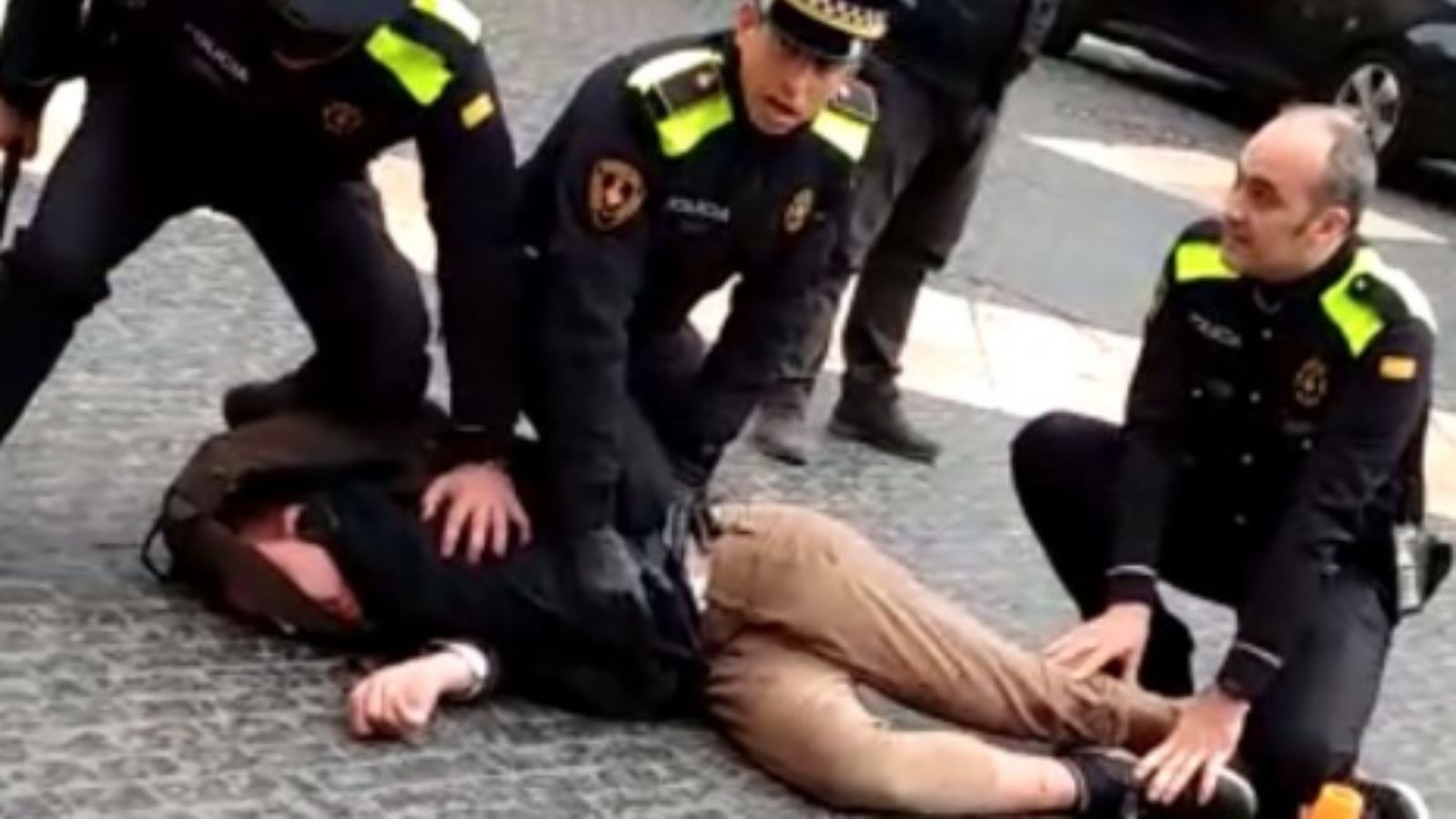 L'agressor va ser detingut dilluns per la Guàrdia Urbana quan fugia del lloc per la plaça de Sant Jaume