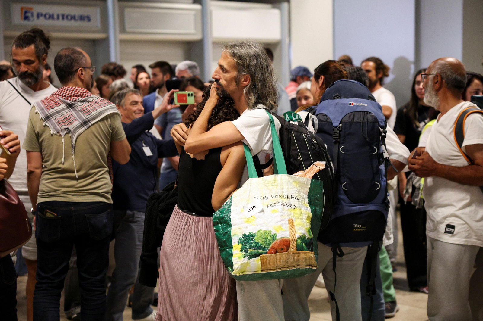 Juan Bordera, part de la Flotilla Global Sumud, en arribar a l'aeroport de Madrid este diumenge