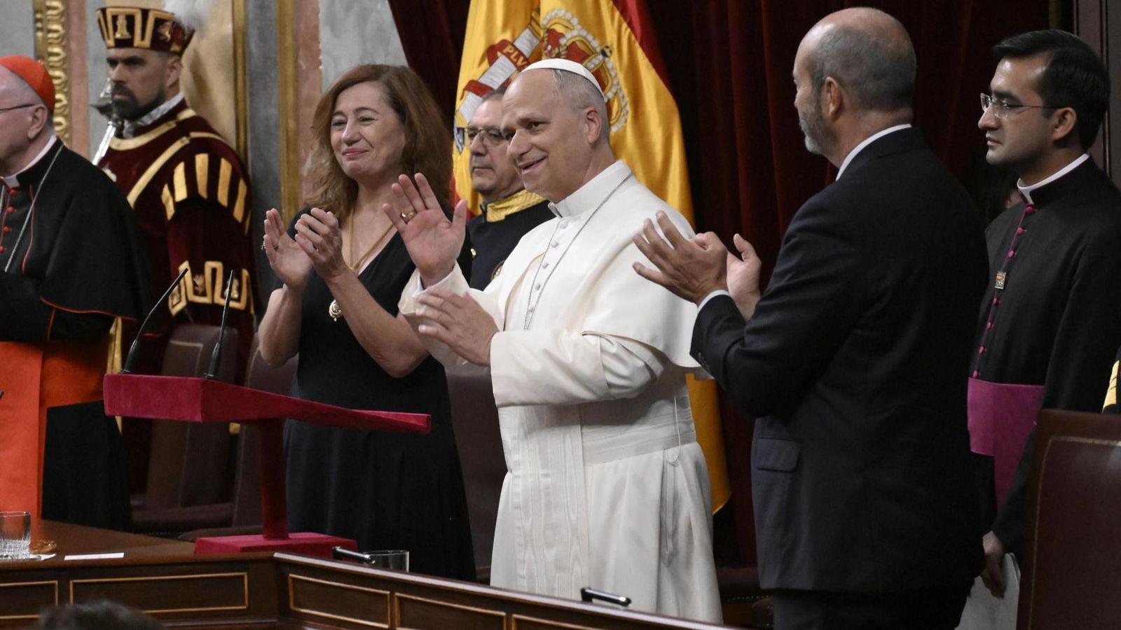 El papa rep un calorós aplaudiment en finalitzar el seu discurs al Congrés