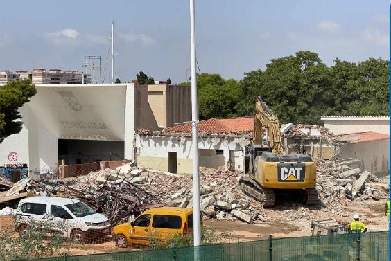 Comencen les obres de rehabilitació de l'edifici de la Fàbrica de Gel de Torrevella Comencen les obres de rehabilitació de l'edifici de la Fàbrica de Gel de Torrevella