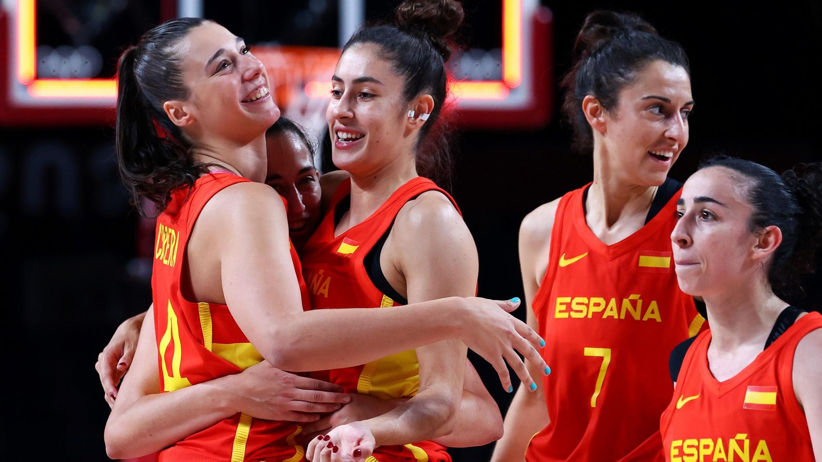 Les jugadores espanyoles celebren la victòria contra Corea del Sud