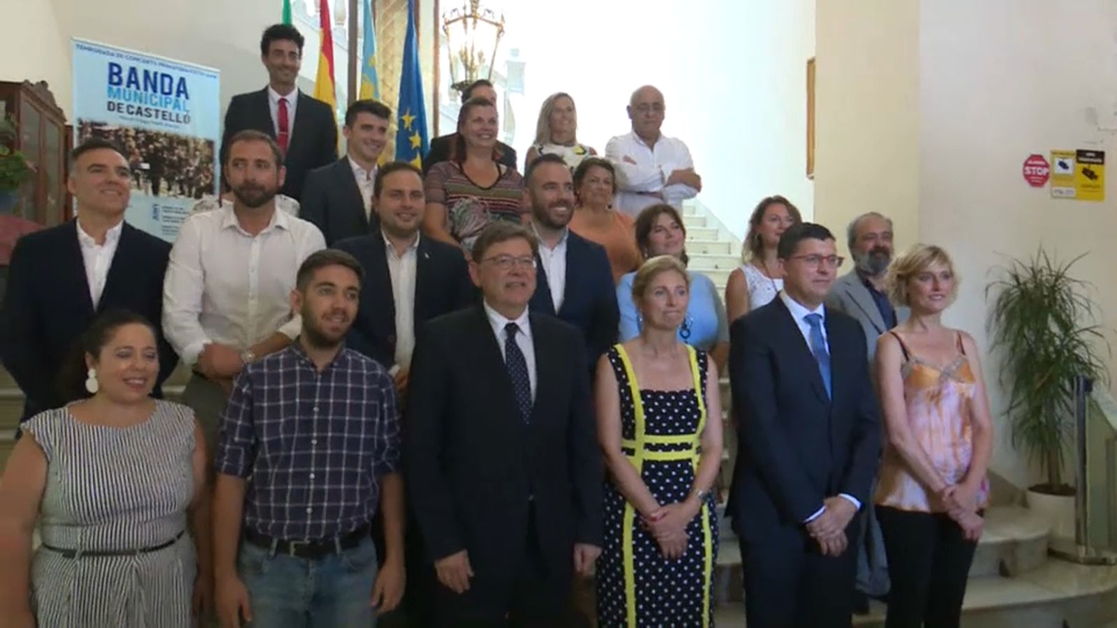 El president de la Generalitat, Ximo Puig, s'ha fet la foto de família amb els 27 regidors de l'Ajuntament de Castelló