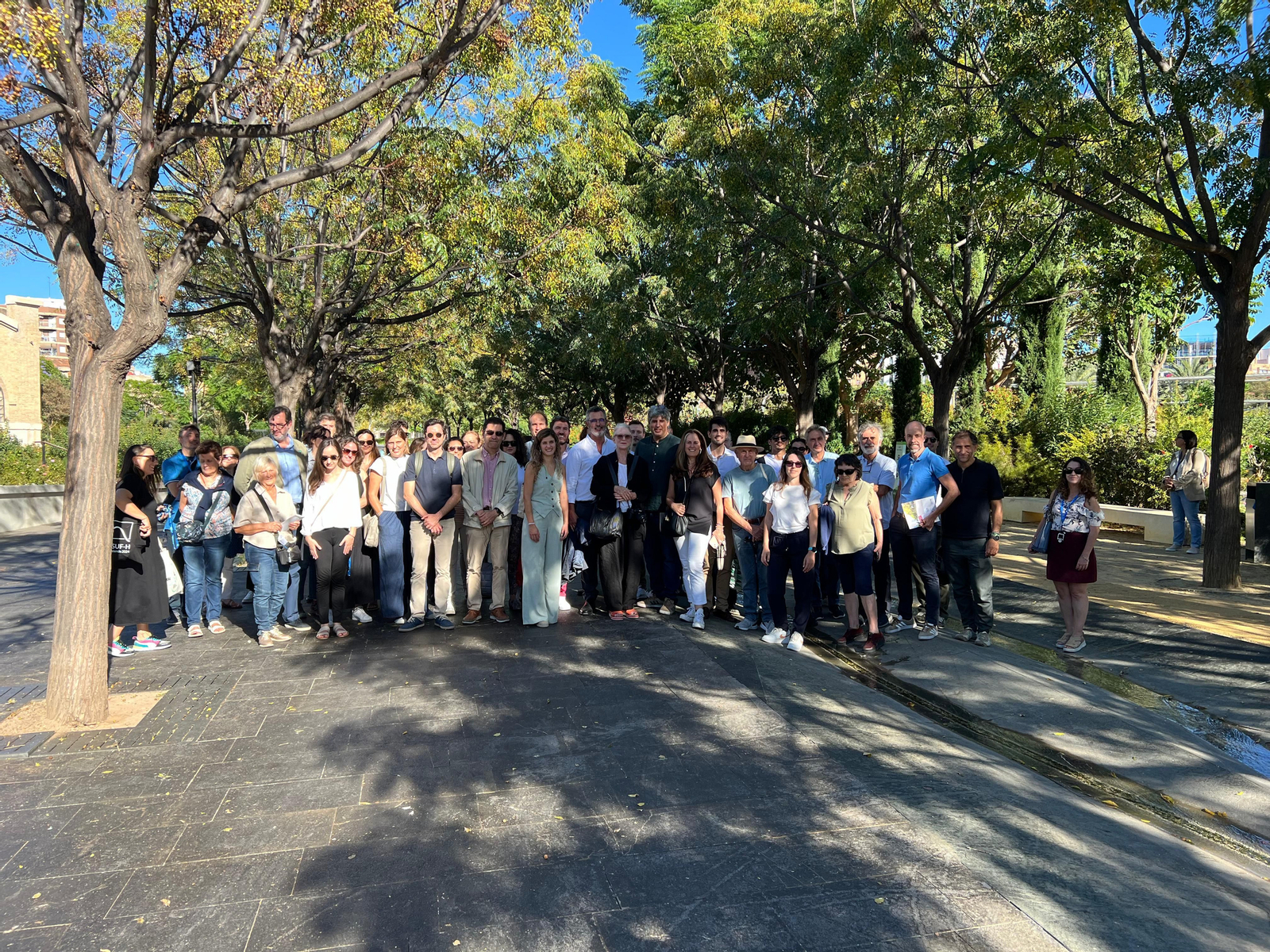 Els manifestants pel Corredor Verd Sud de València, durant la concentració