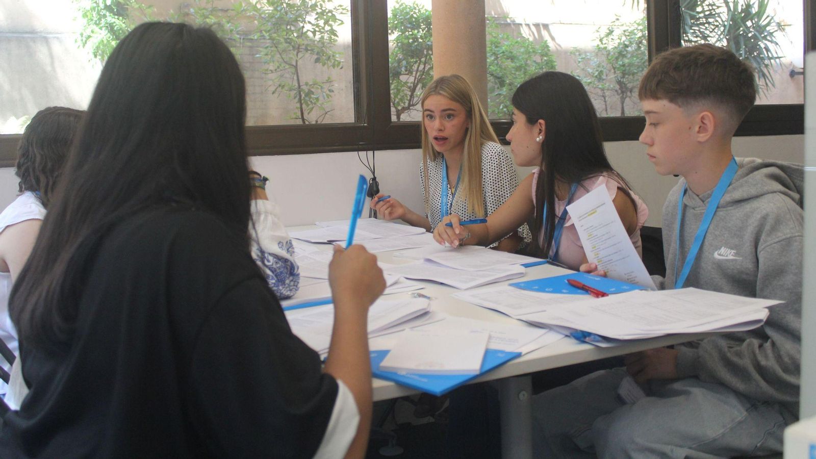 Alguns dels adolescents que han participat en l'enquesta durant les sessions en què van treballar les preguntes d'Aldeas Infantiles
