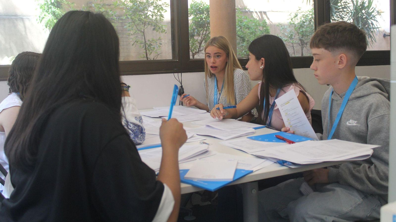 Alguns dels adolescents que han participat en l'enquesta durant les sessions en què van treballar les preguntes d'Aldeas Infantiles