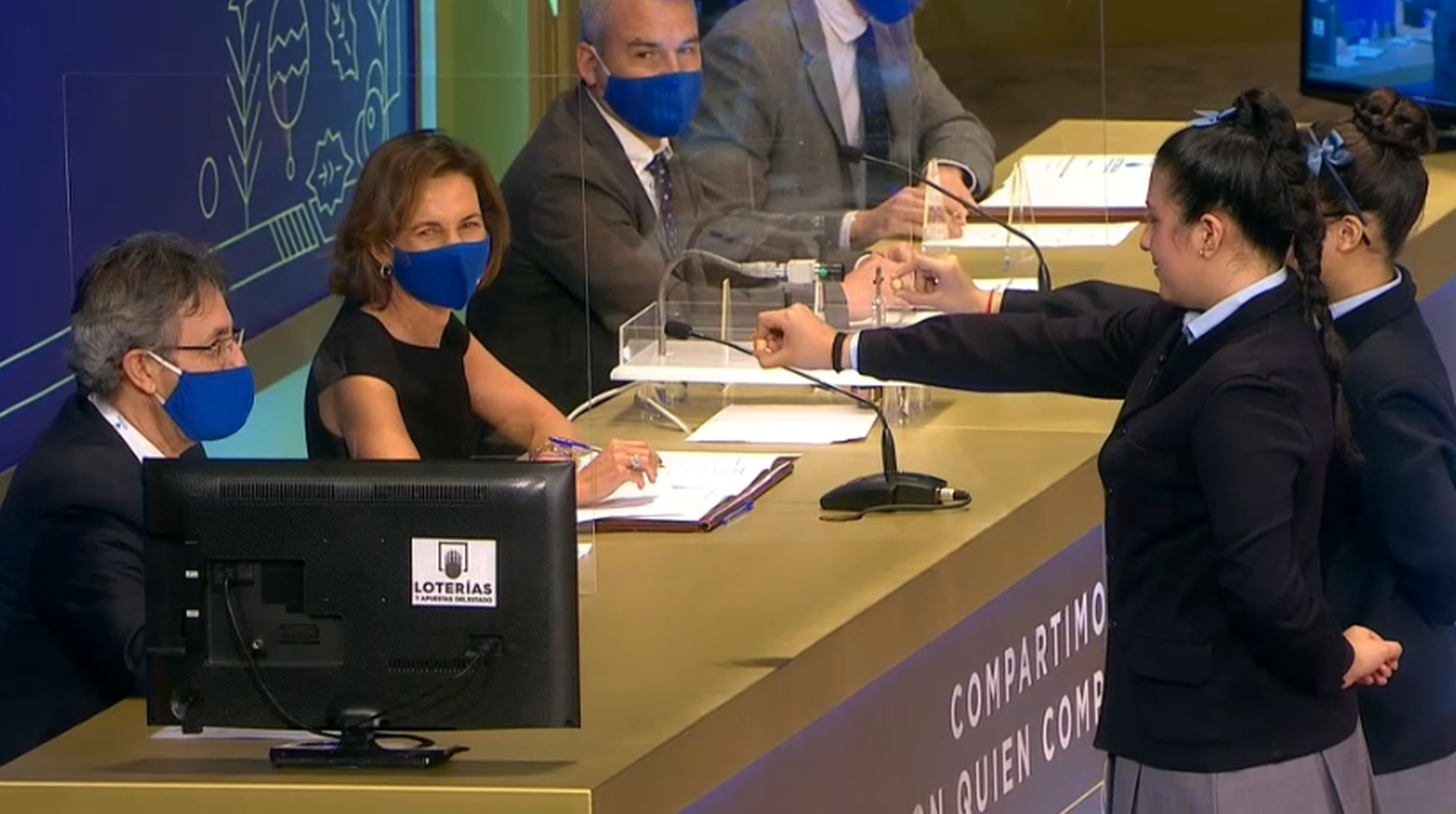 Moment del somriure dels membres de la taula presidencial