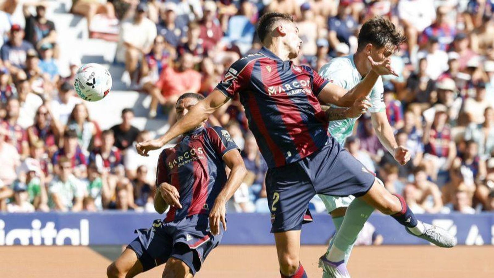 Imatge del partit entre el Llevant i el Betis