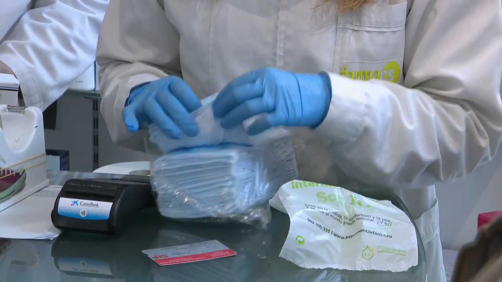 Els farmacèutics reclamen poder vacunar, fer rastrejos i realitzar PCR