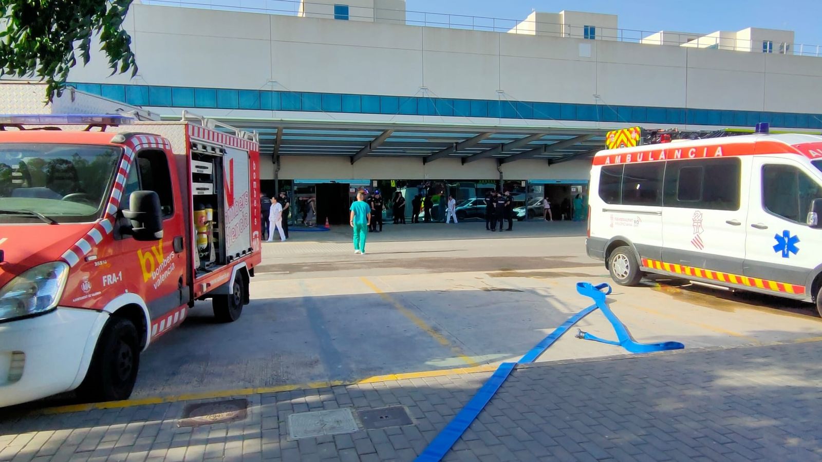 Els bombers a les portes de La Fe, este dilluns