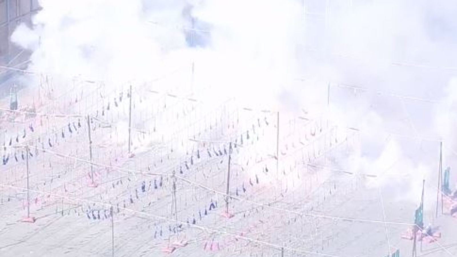 Imatge d'una mascletà de la plaça de l'Ajuntament de València.