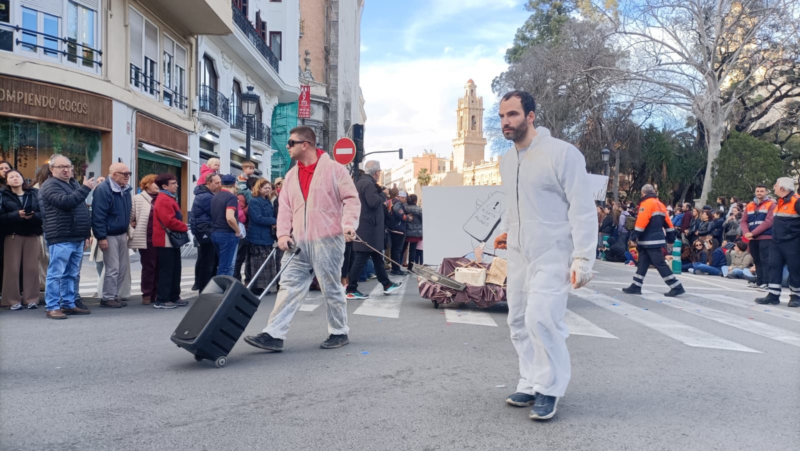 Una crítica a l'alerta de la dana a la Cavalcada del Ninot