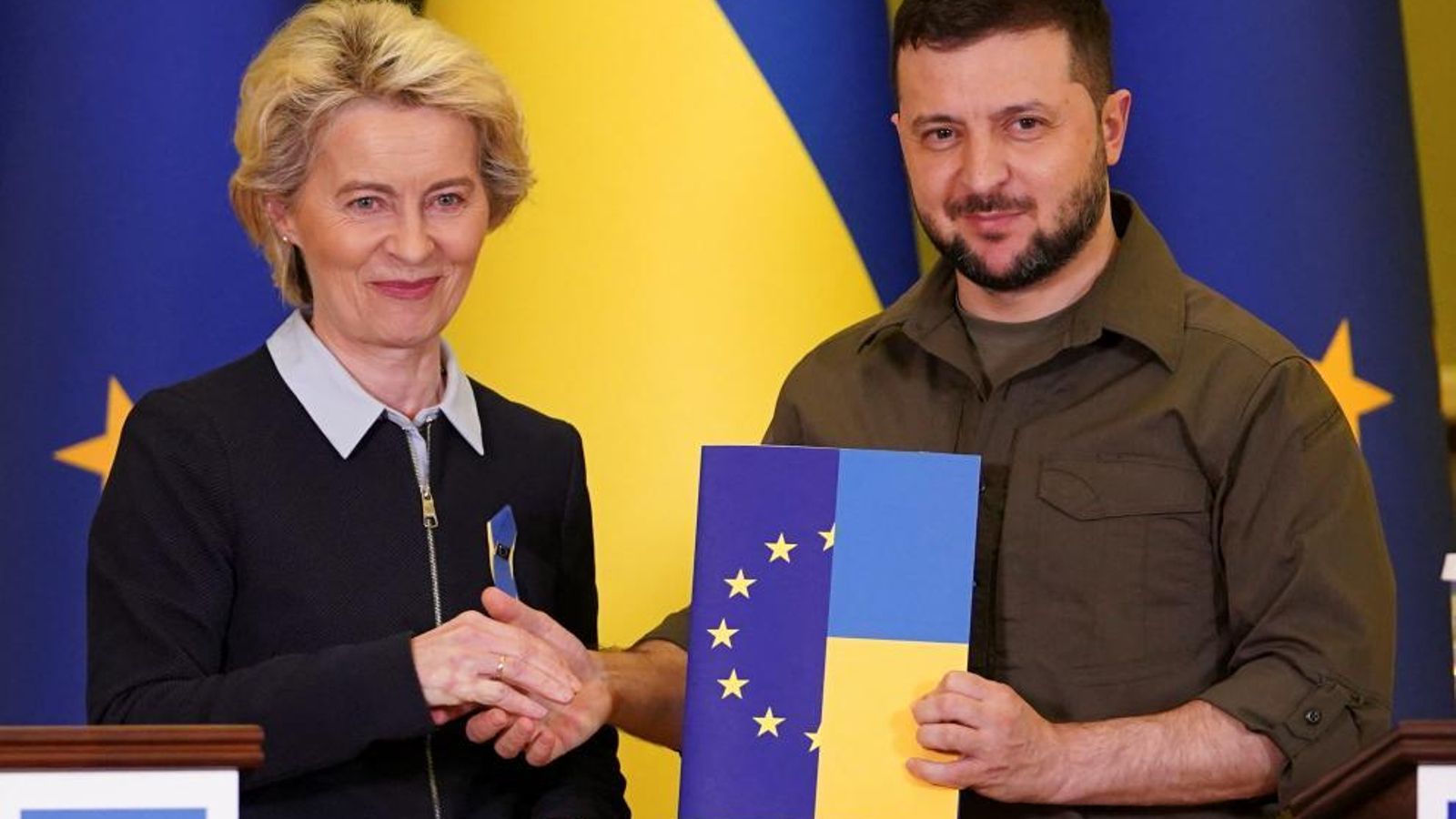 Von der Leyen entrega el qüestionari a respondre per Ucraïna com a pas previ a la candidatura el passat 9 d'abril