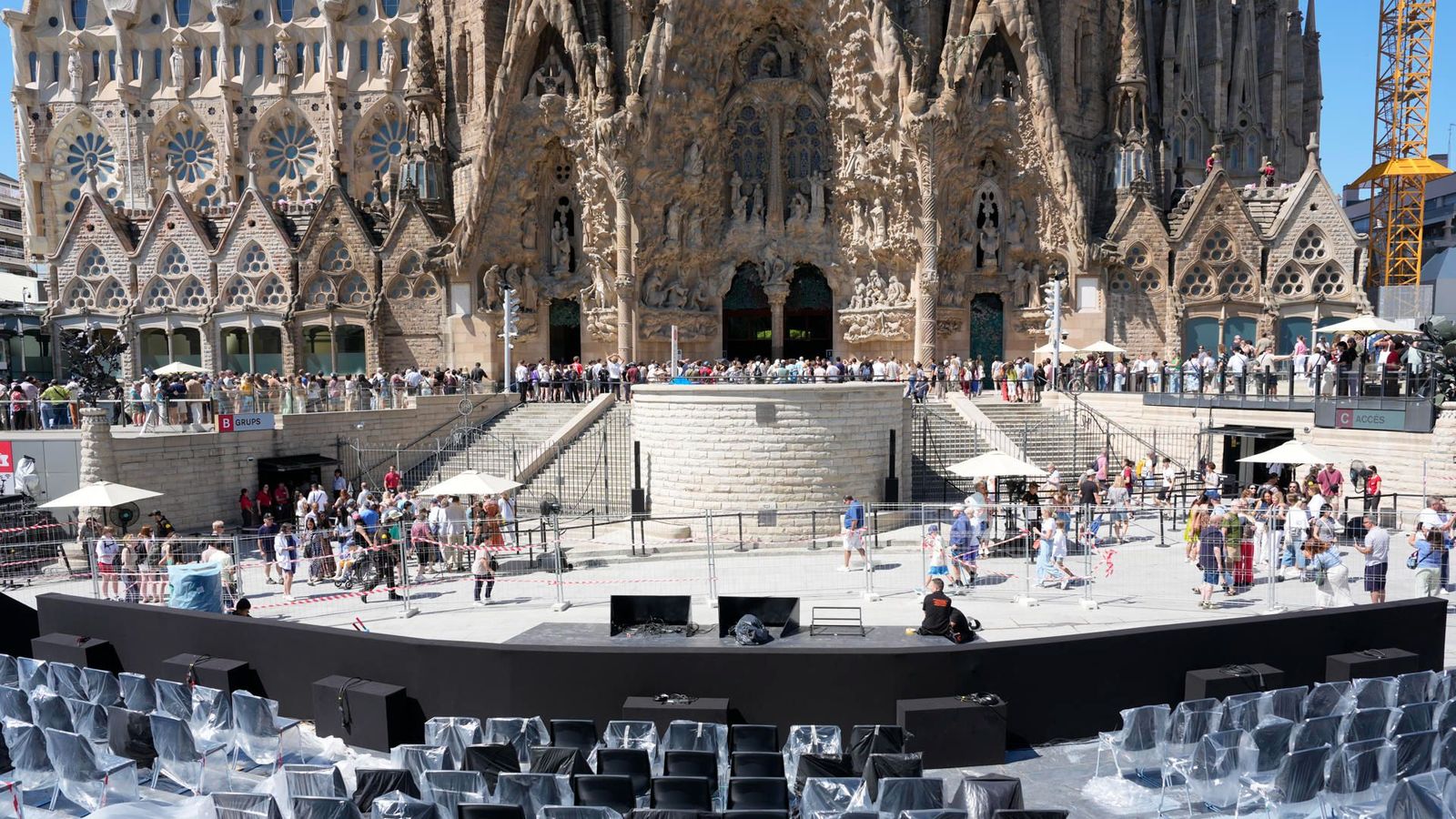 L'entorn de la Sagrada Família de Barcelona, temple que visitarà el papa este dimarts