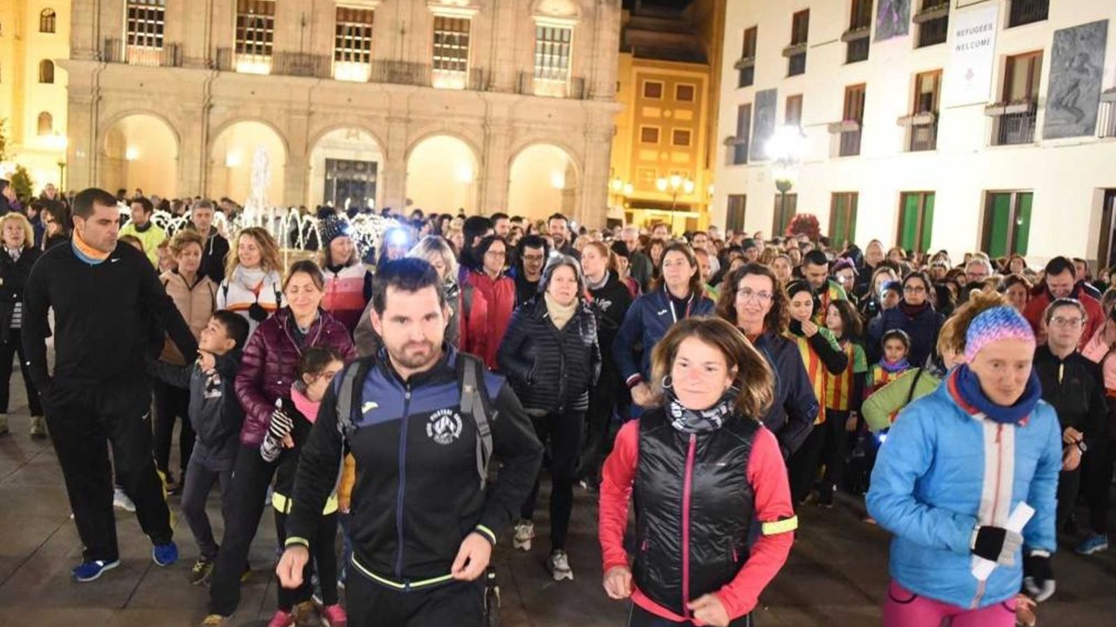 Centenars de persones corren a la plaça Major de Castelló en record de Laura Luelmo