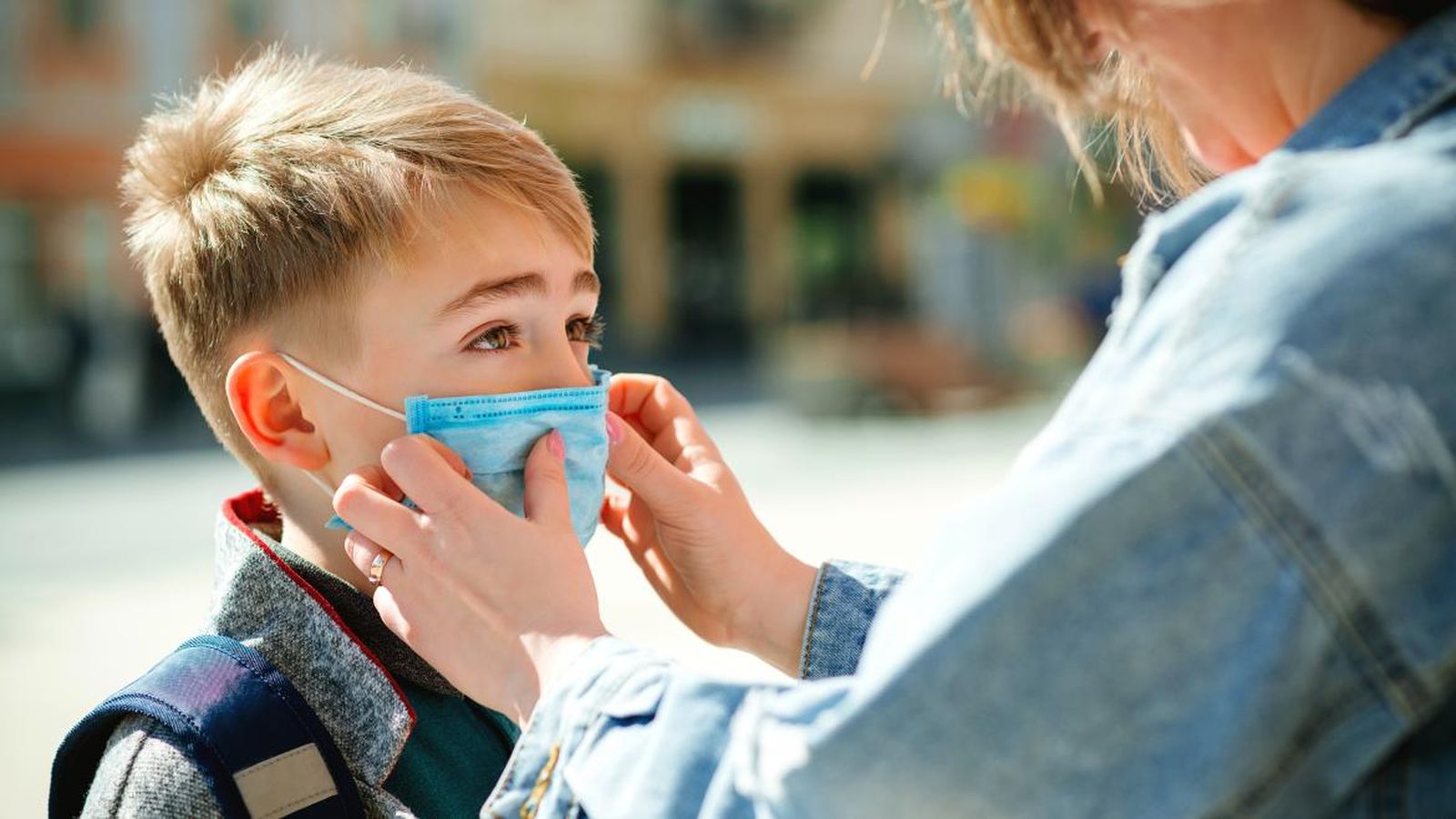 Xiquet en edat escolar amb mascareta