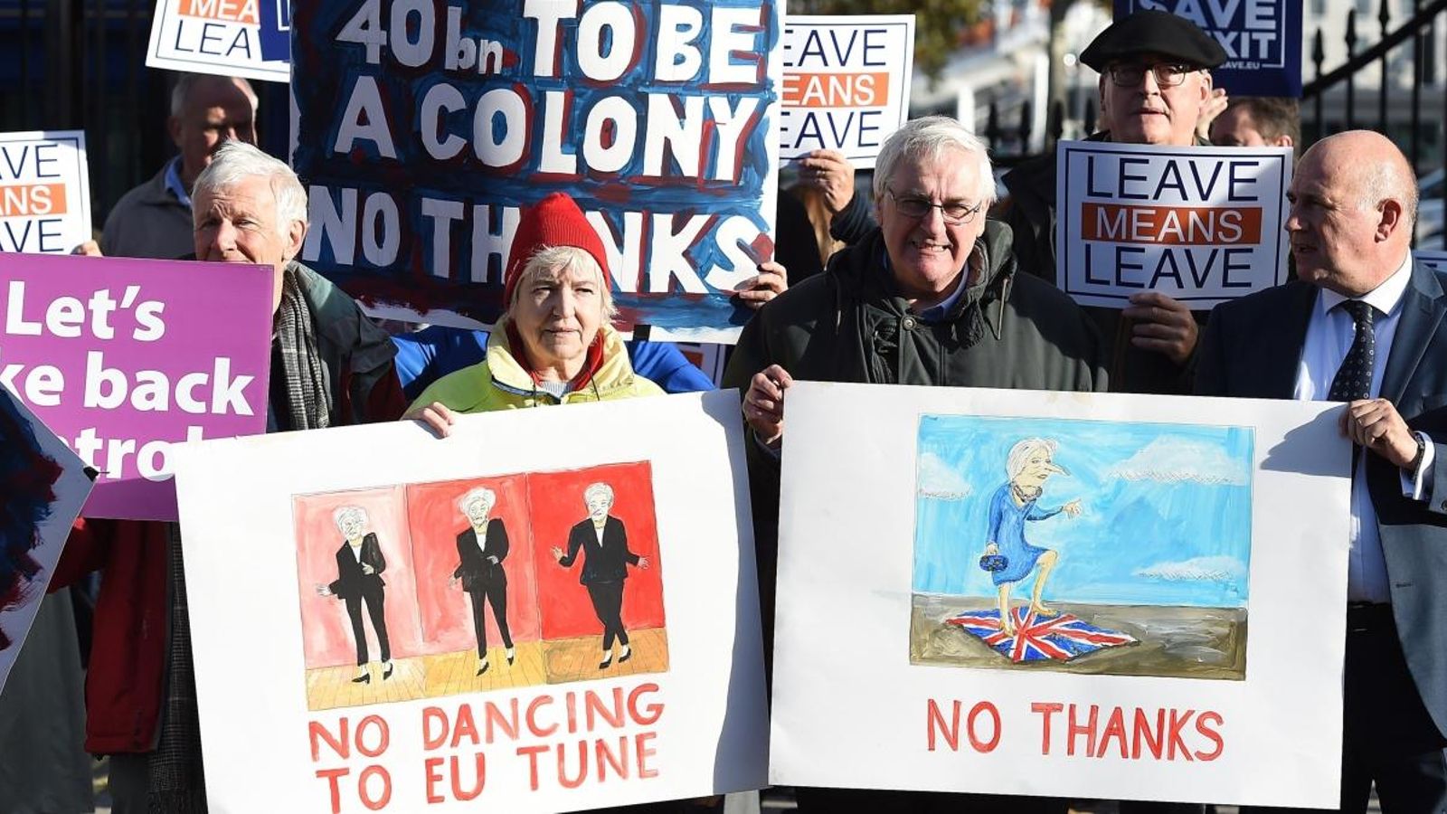 Manifestants en favor del Brexit enfront del número 10 de Downing Street a Londres